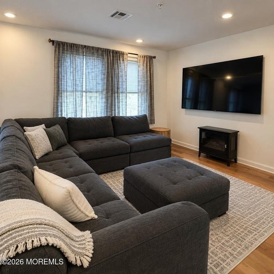 42 W Shore St - Photo 4 of 18