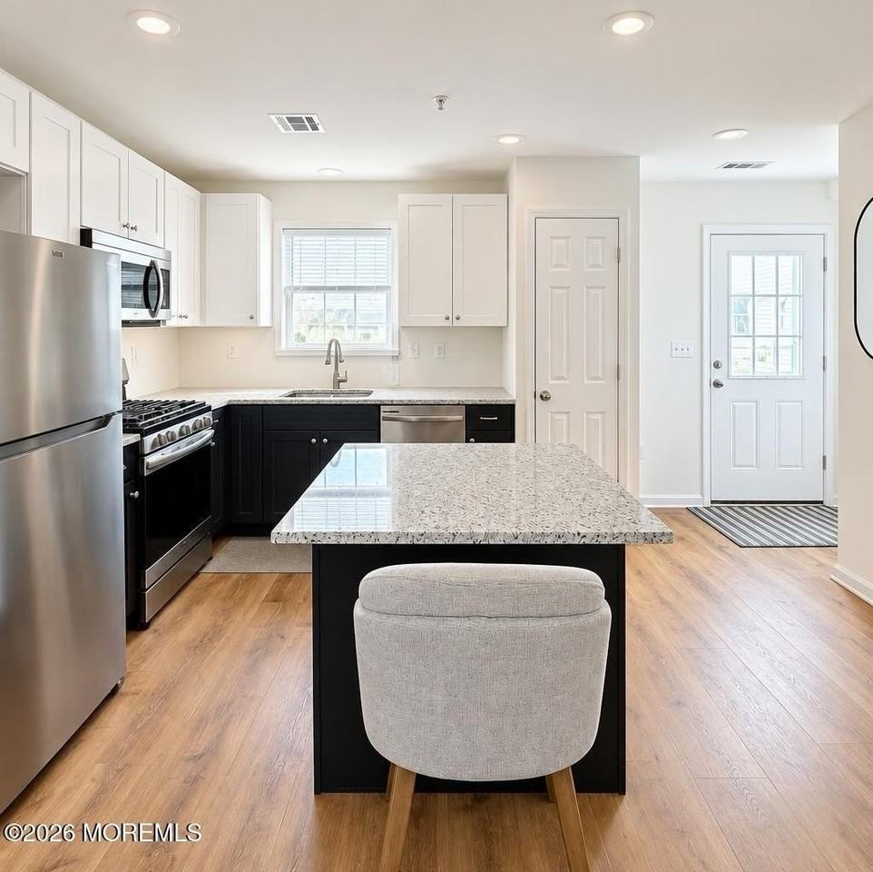 42 W Shore St - Photo 6 of 18