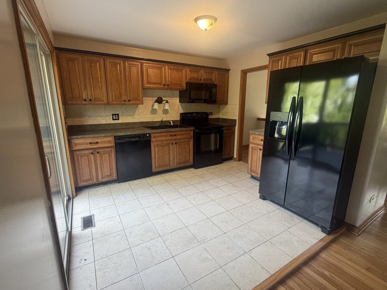 105 N Schmidt Rd - Photo 4 of 10