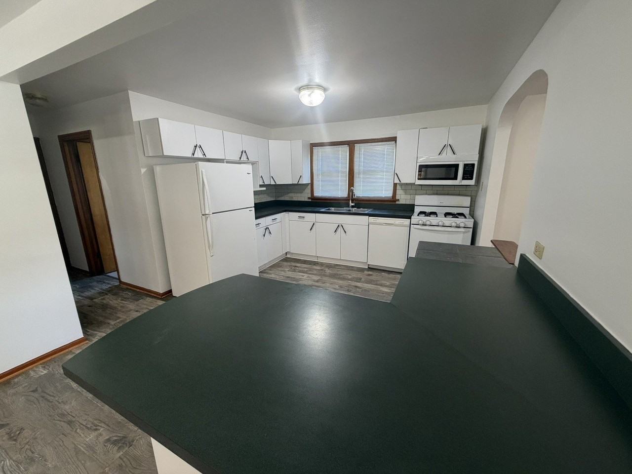 11407 S Avon Ave - Photo 7 of 23