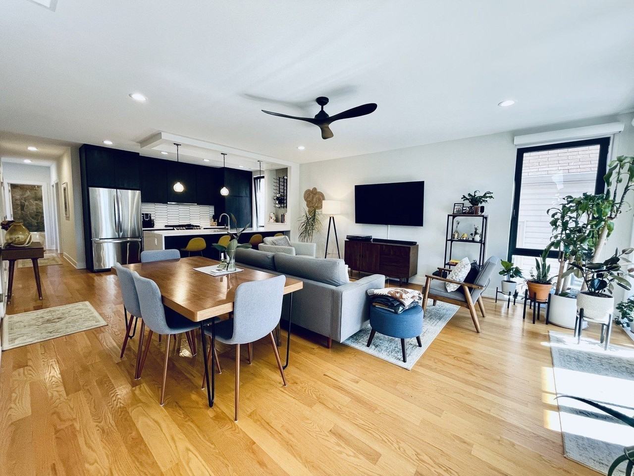 3644 W Belmont Ave #2 - Photo 3 of 17