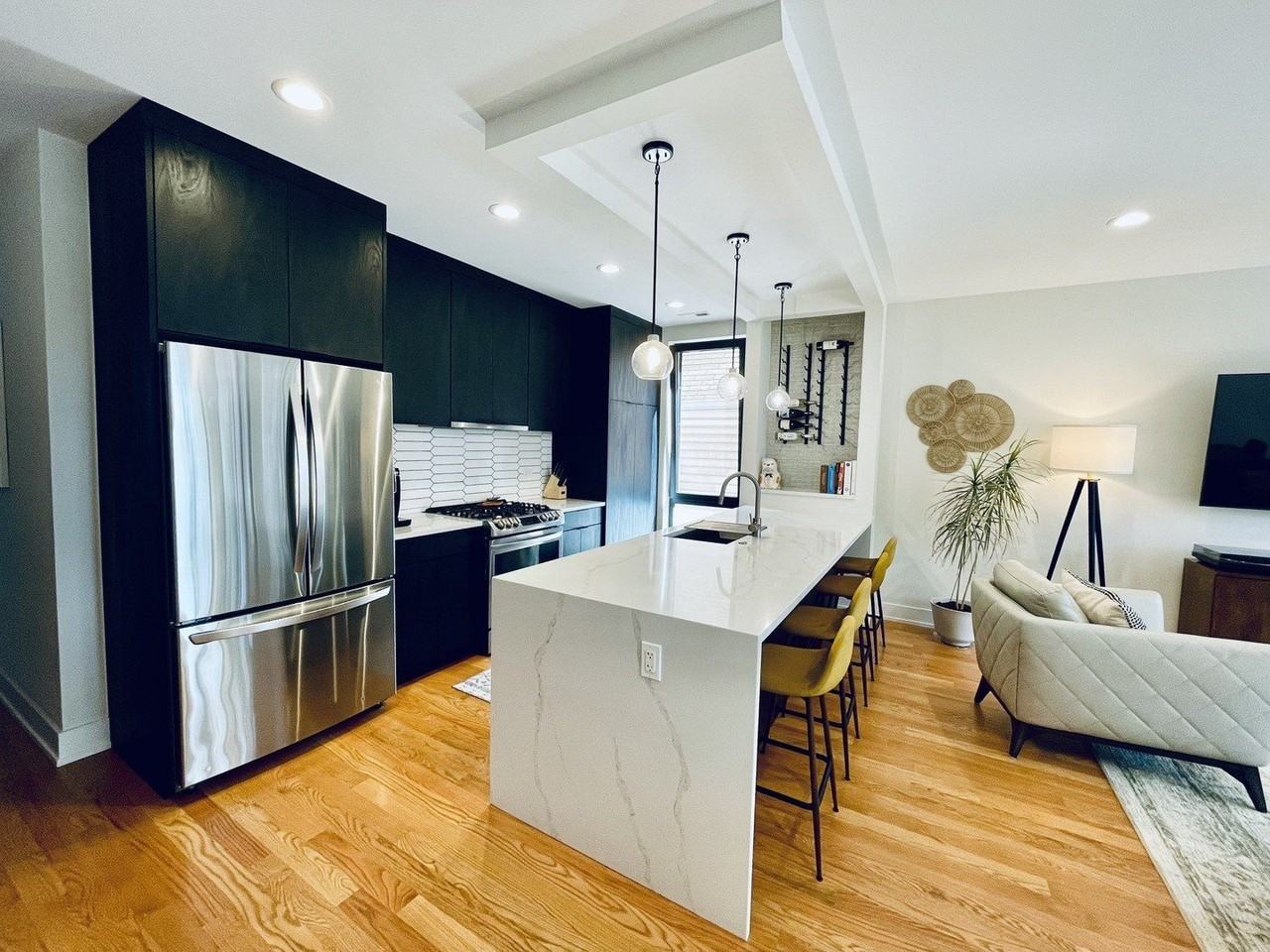 3644 W Belmont Ave #2 - Photo 4 of 17