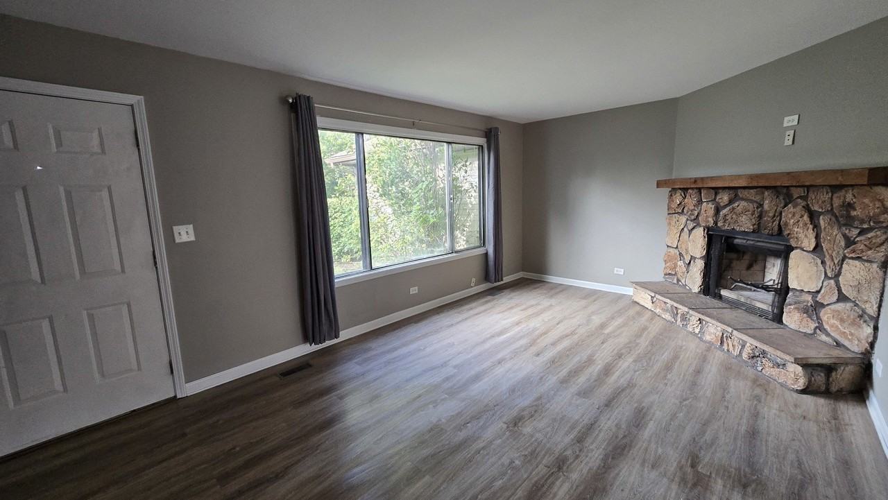 1390 Pebblebeach Dr - Photo 2 of 10