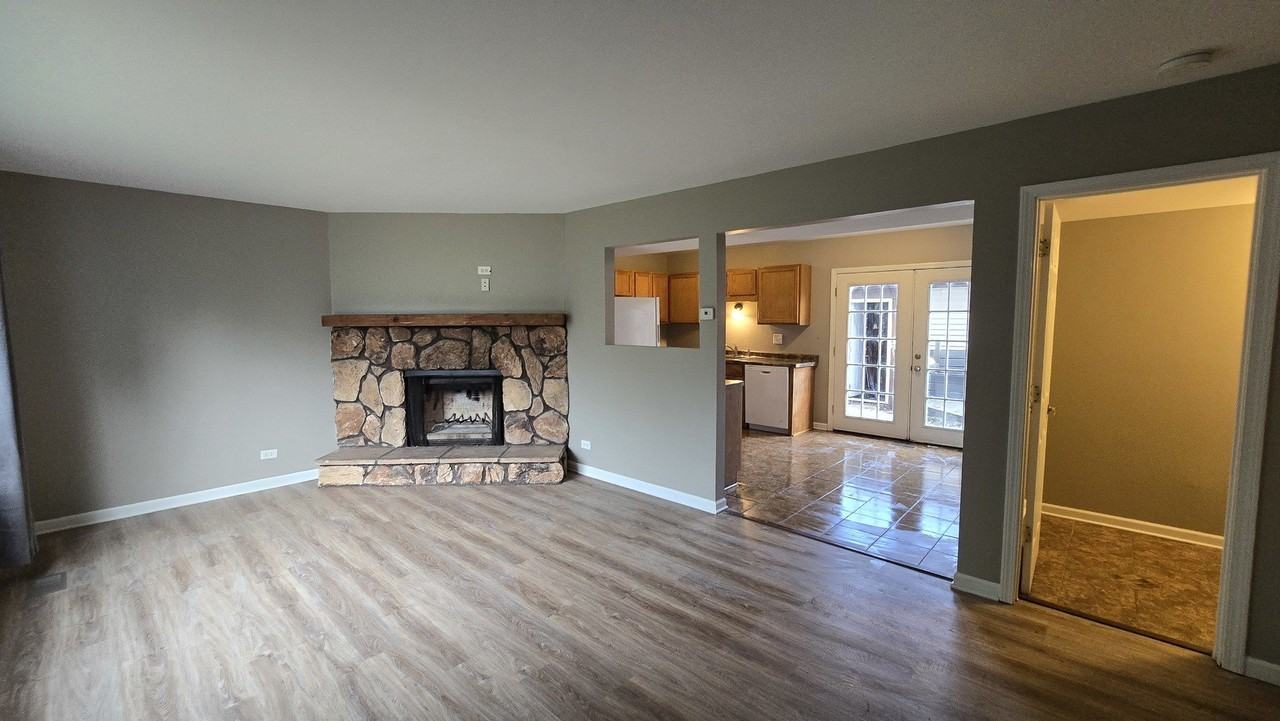1390 Pebblebeach Dr - Photo 3 of 10