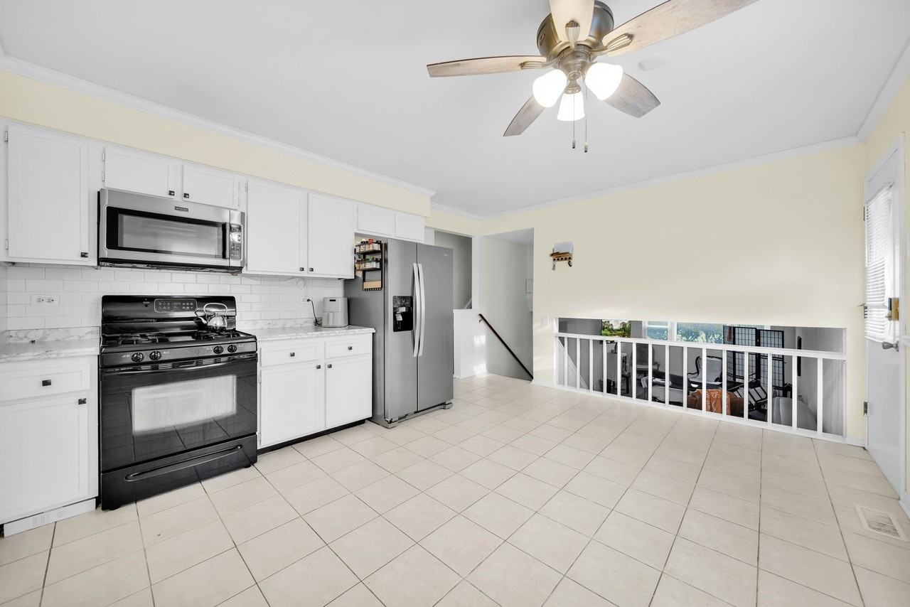 5911 W 125th Pl - Photo 3 of 23