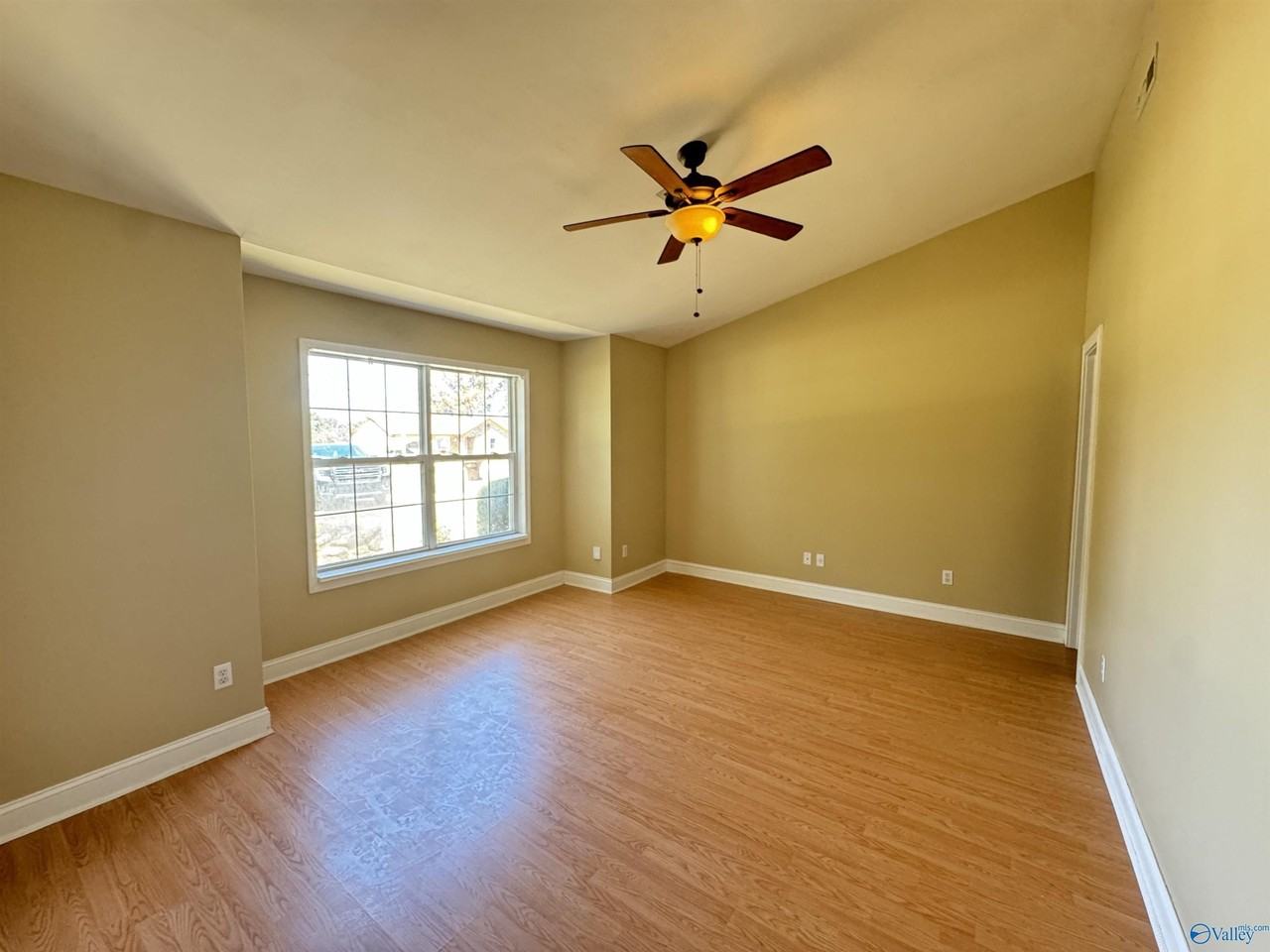 12826 Dickens Ln - Photo 5 of 11