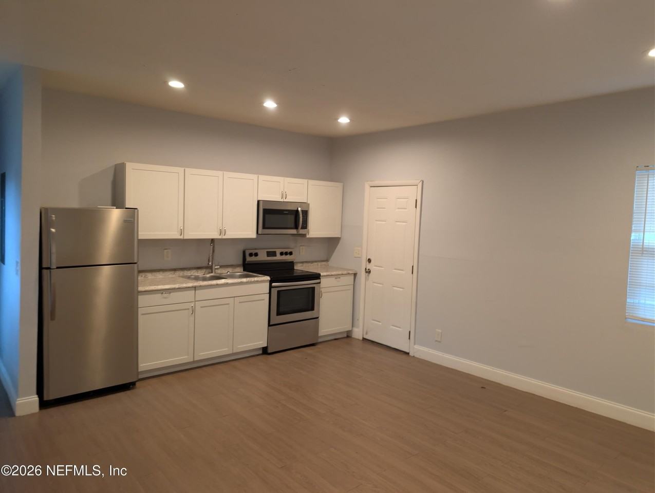 339 Phelps St - Photo 3 of 3