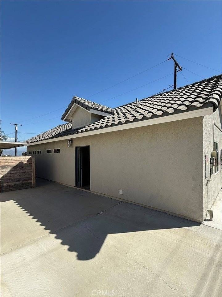 2348 Angelcrest Dr - Photo 2 of 22
