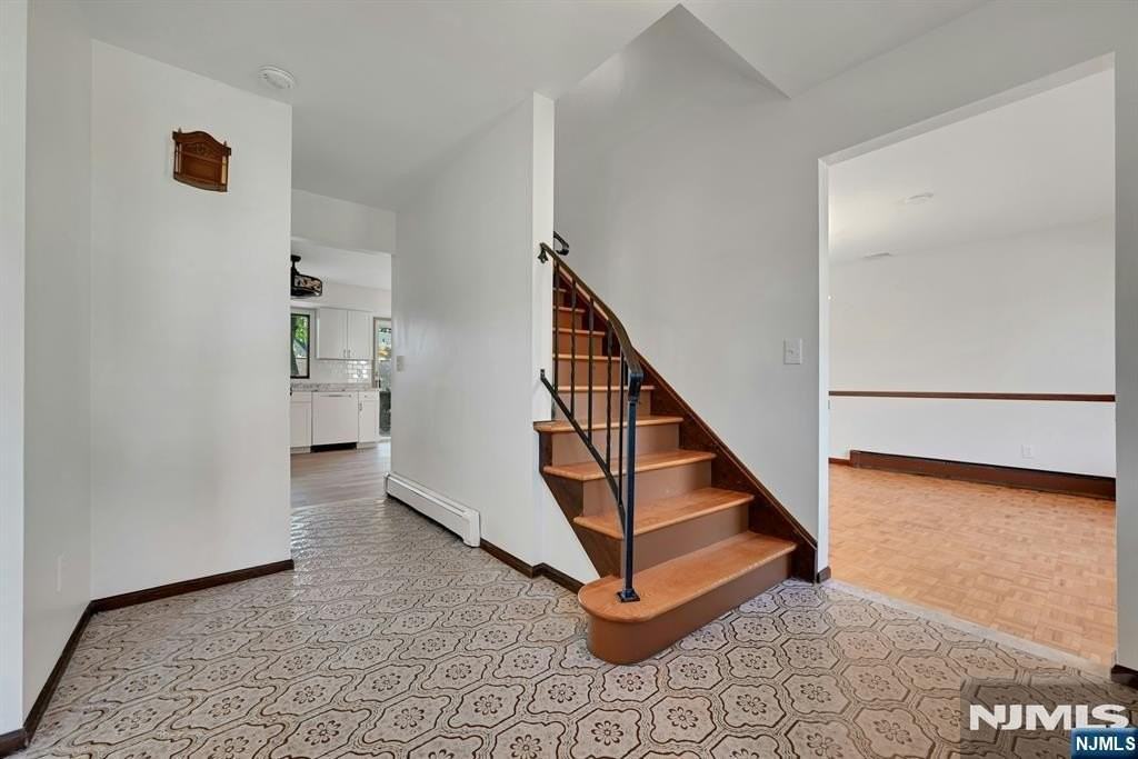 60 Gordon Ave #B - Photo 2 of 24
