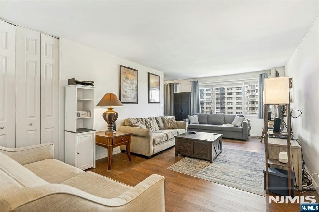 2077 Center Ave #7E - Photo 4 of 23