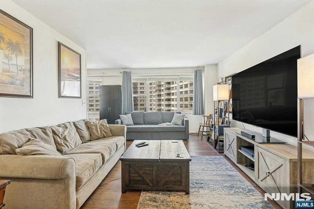 2077 Center Ave #7E - Photo 5 of 23
