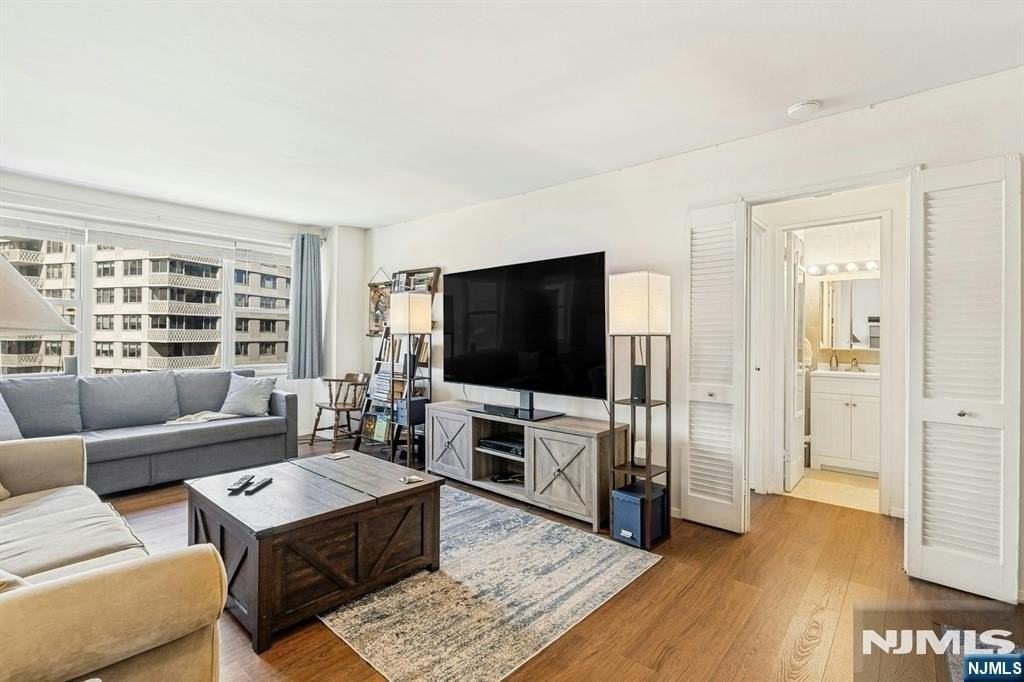2077 Center Ave #7E - Photo 6 of 23