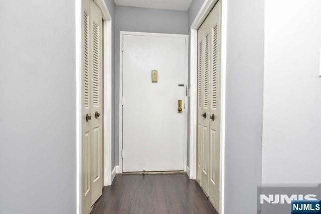 216 Harmon Cove Tower - Photo 4 of 20