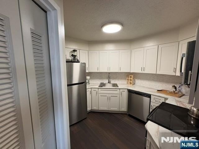 216 Harmon Cove Tower - Photo 5 of 20
