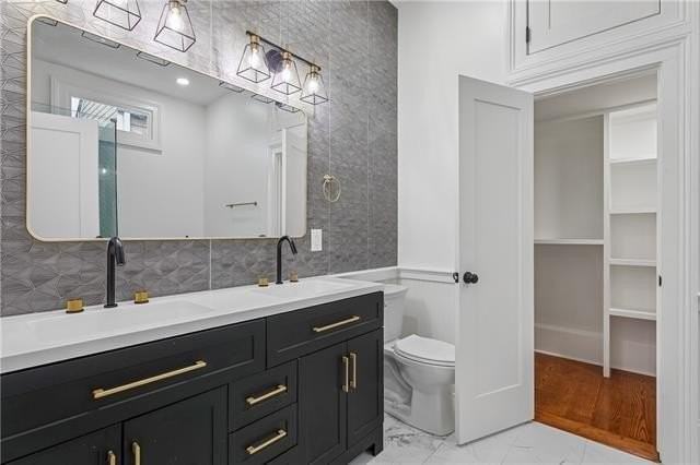 1423 Spain St - Photo 7 of 16