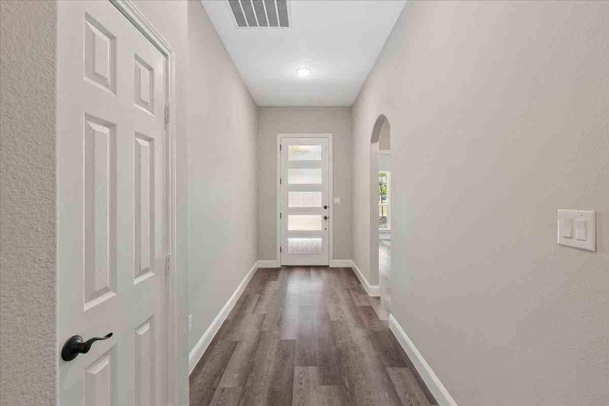 7919 Kiska St - Photo 4 of 24