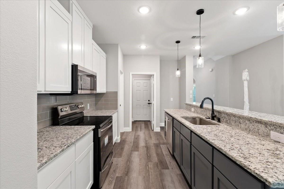 7919 Kiska St - Photo 6 of 24