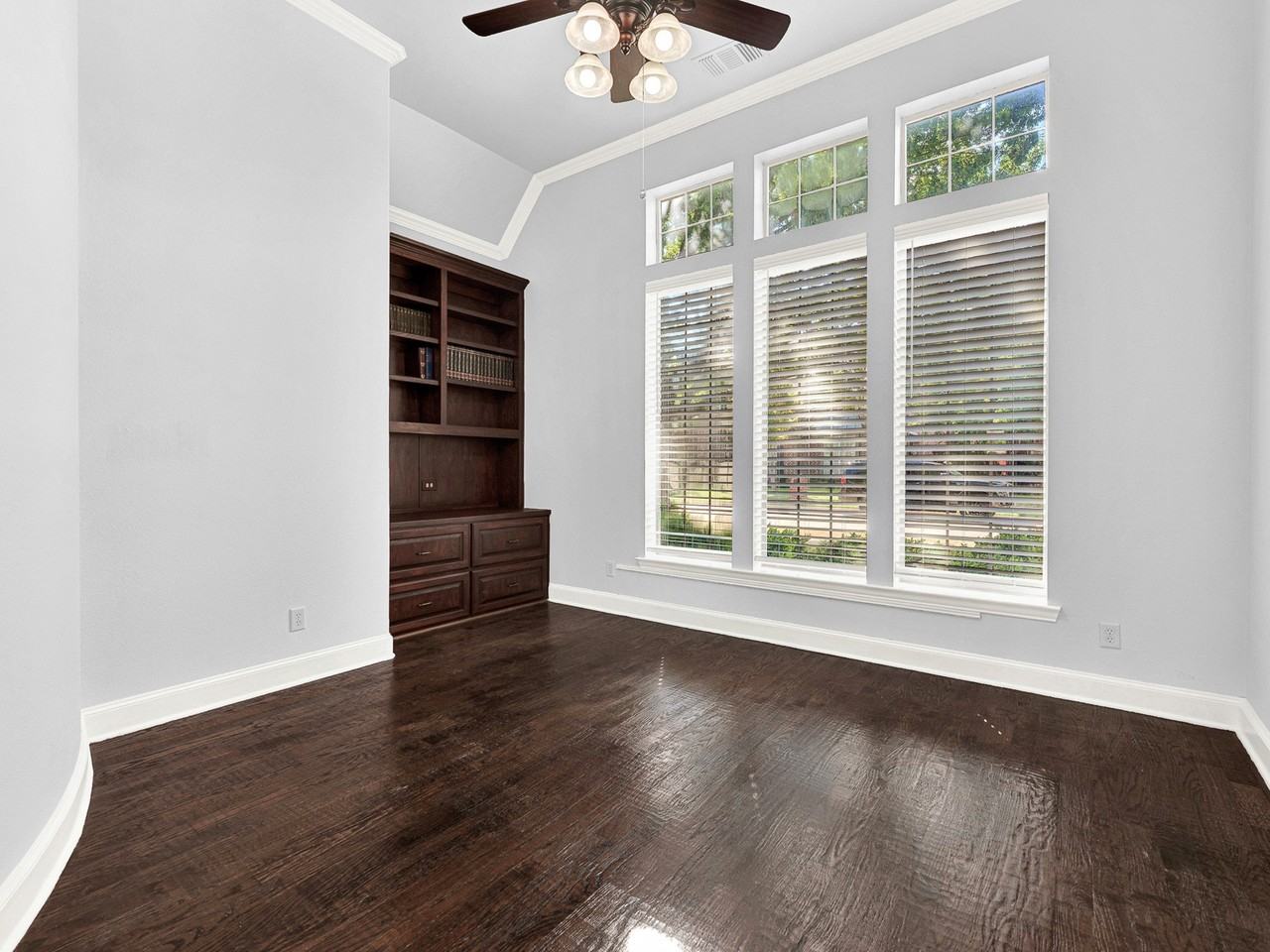 10222 Plainsman Ln - Photo 6 of 40