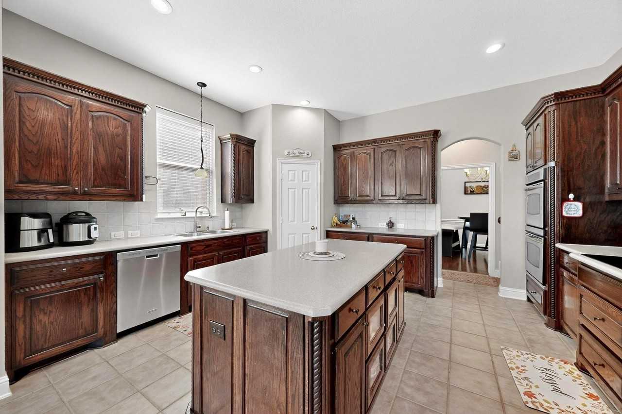 3412 Continental Dr - Photo 6 of 29