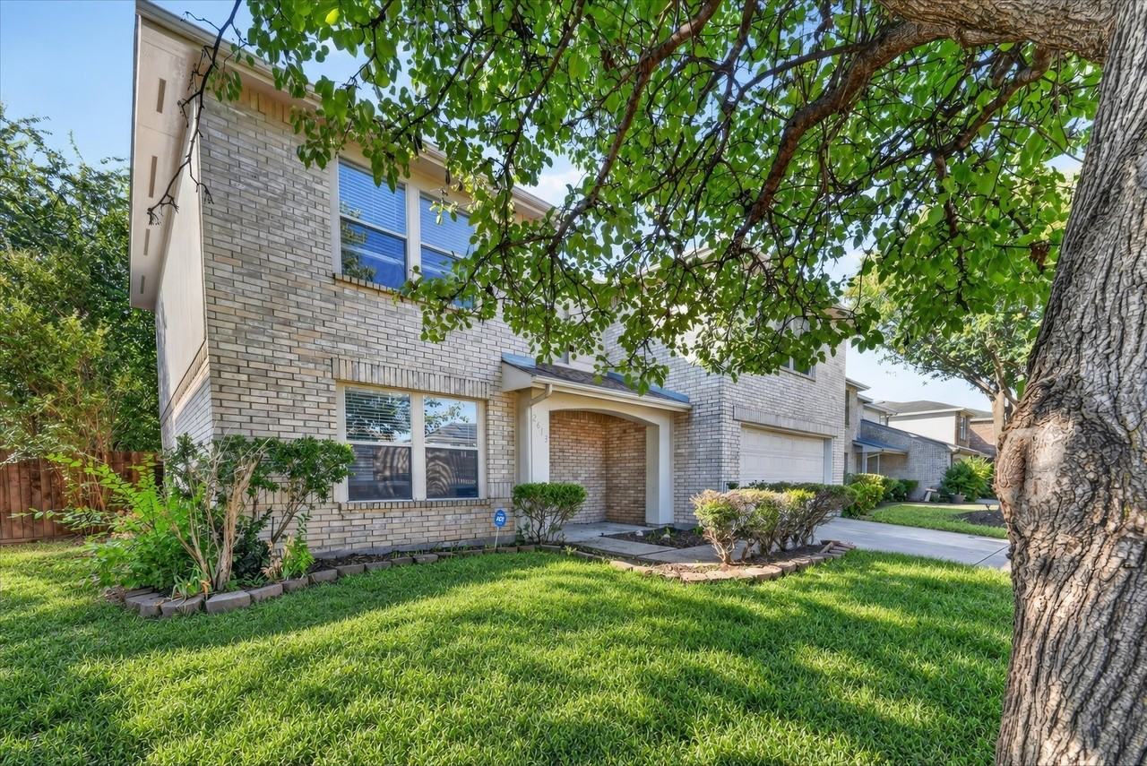 2613 Sundance Dr - Photo 2 of 35