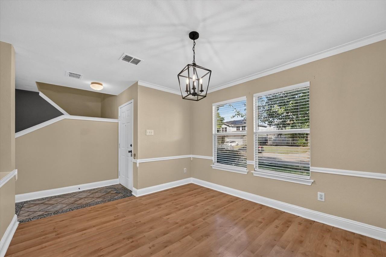 2613 Sundance Dr - Photo 3 of 35