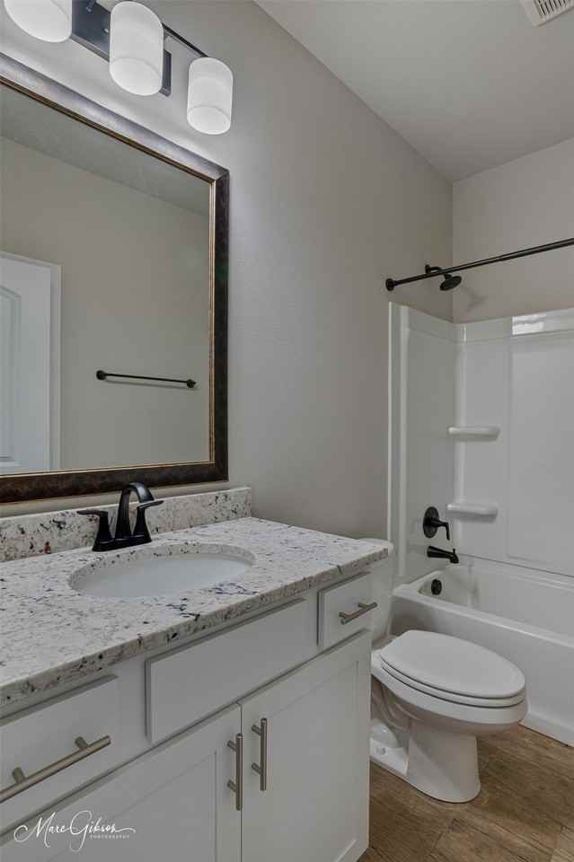 242 Berkshire Pl - Photo 4 of 19