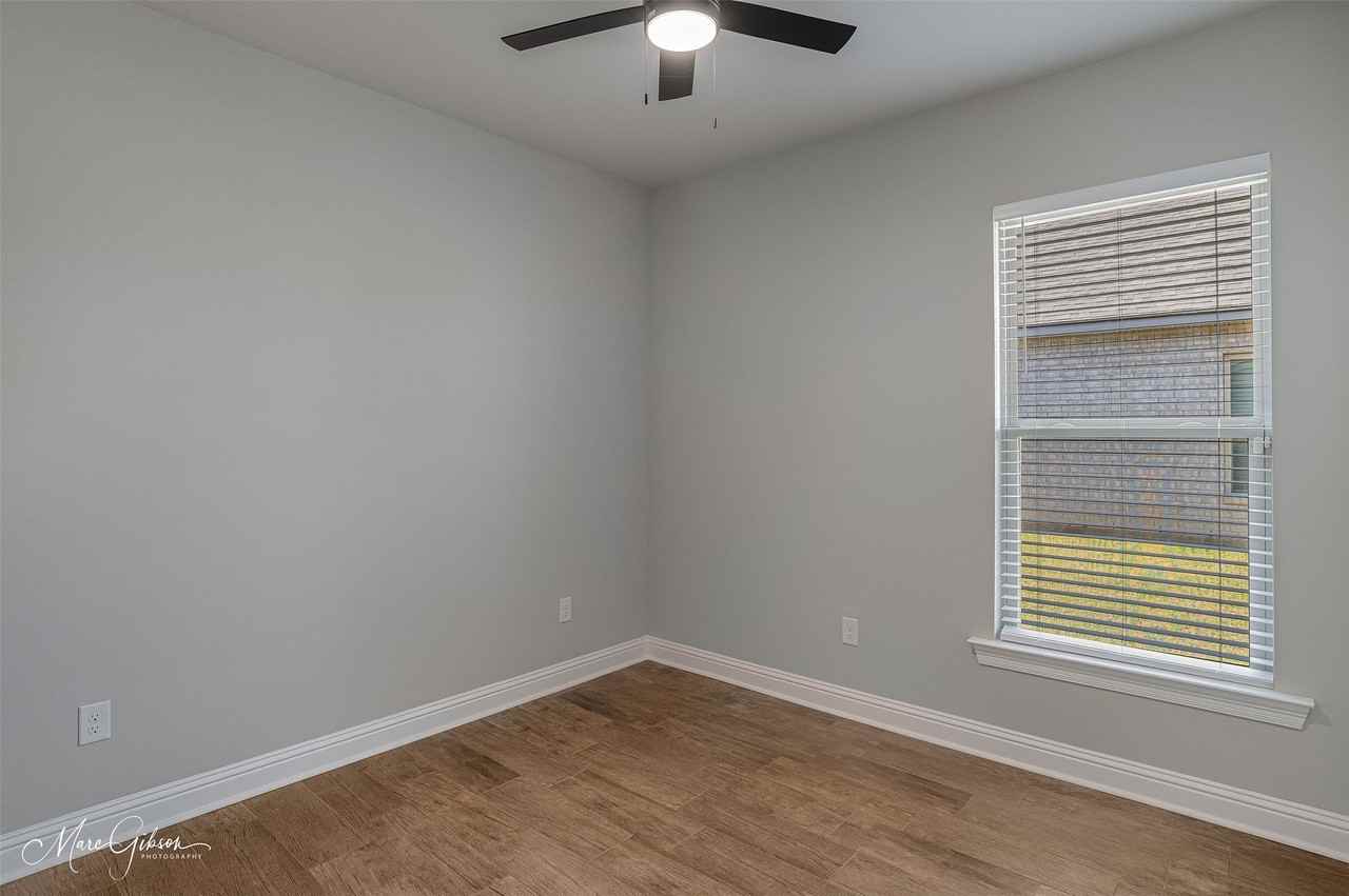 242 Berkshire Pl - Photo 5 of 19