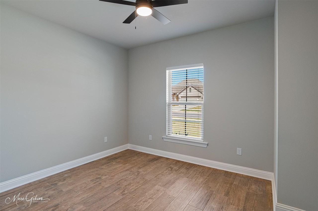 242 Berkshire Pl - Photo 6 of 19