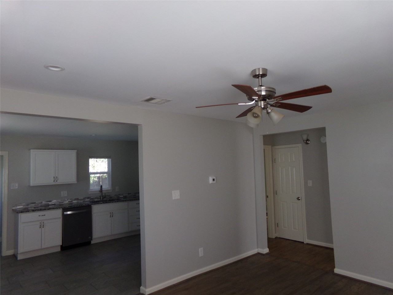 1237 Sleepy Hollow Dr - Photo 2 of 6