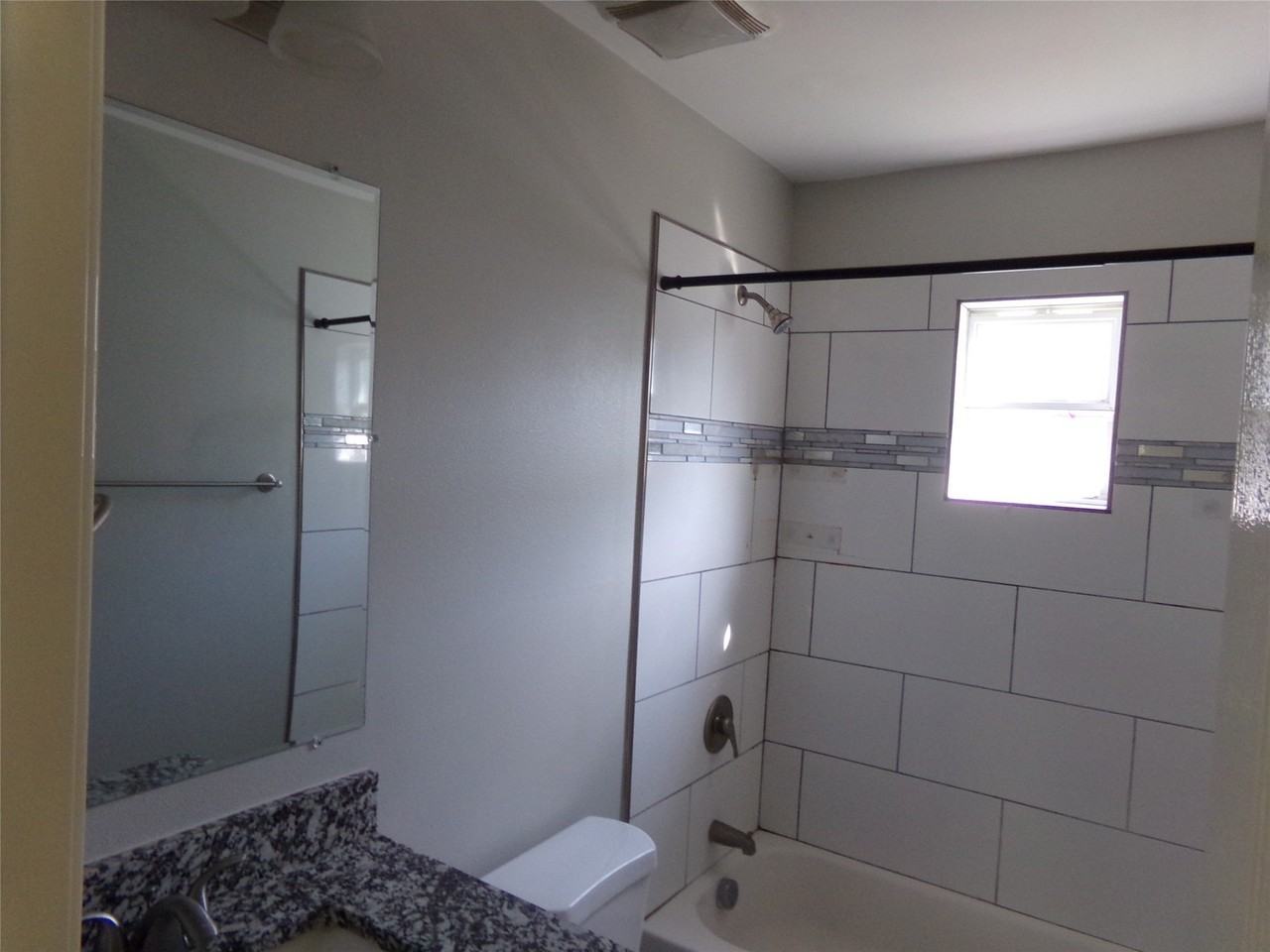 1237 Sleepy Hollow Dr - Photo 3 of 6