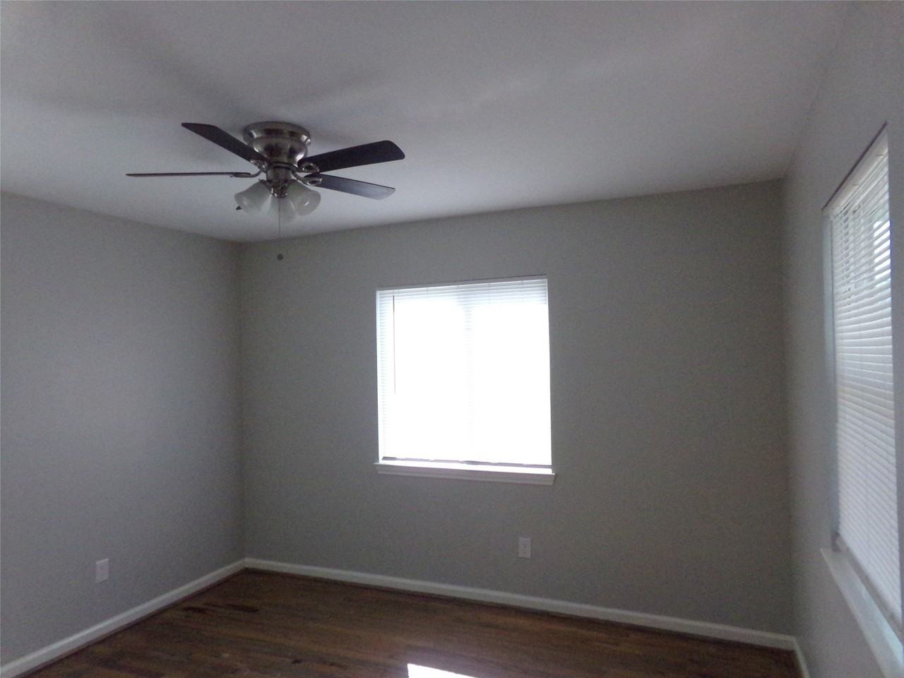1237 Sleepy Hollow Dr - Photo 4 of 6