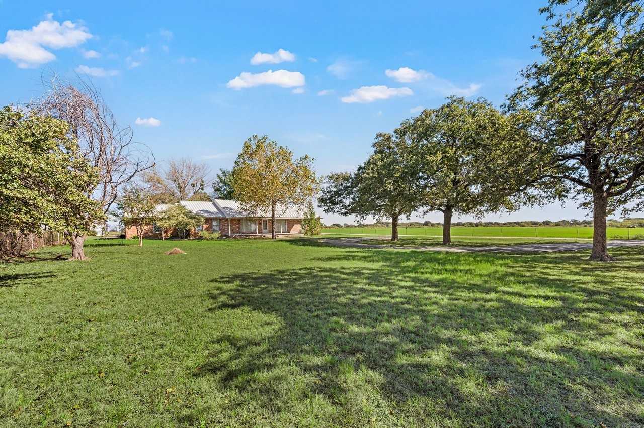 4101 Tolar Hwy - Photo 2 of 30