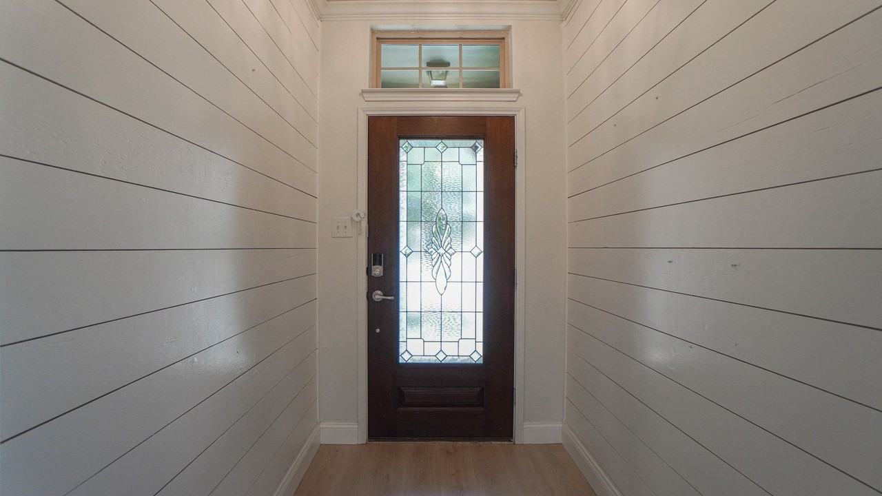 239 Oxford Dr - Photo 4 of 37