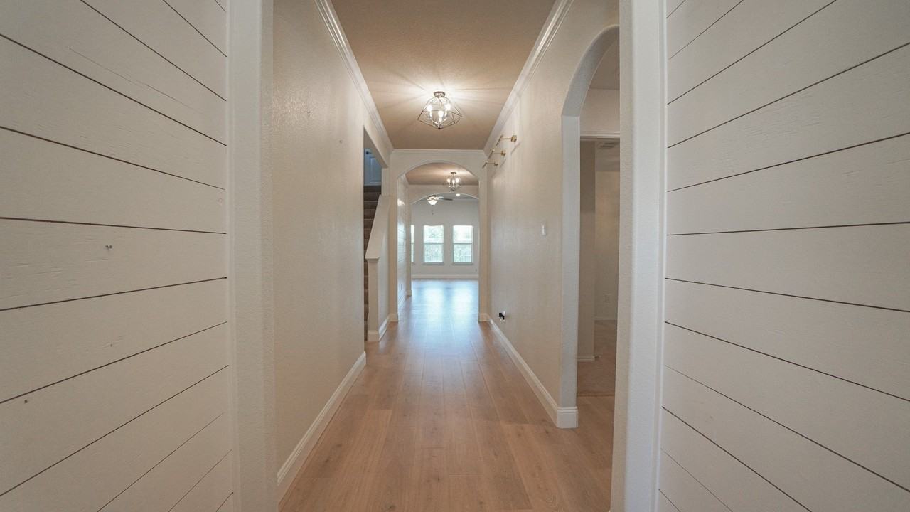 239 Oxford Dr - Photo 5 of 37