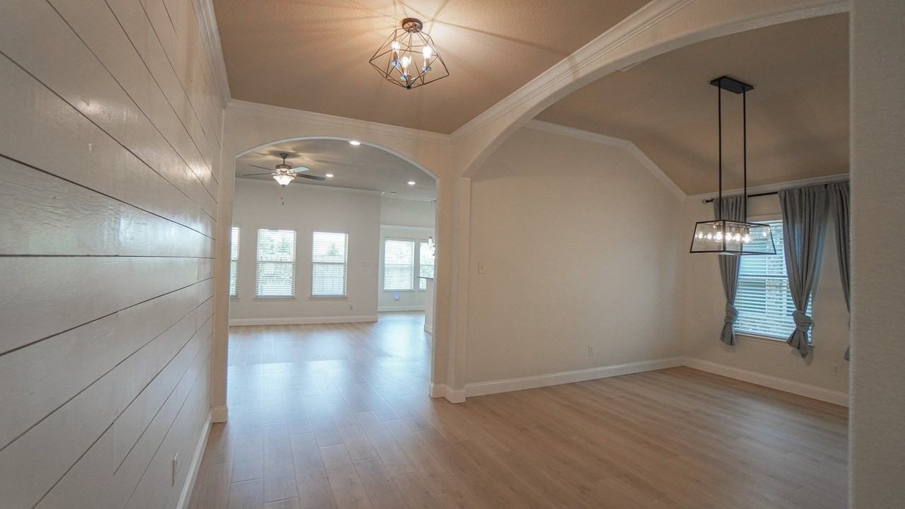 239 Oxford Dr - Photo 7 of 37