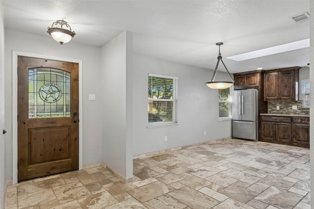 921 Harvest Glen Dr - Photo 2 of 32