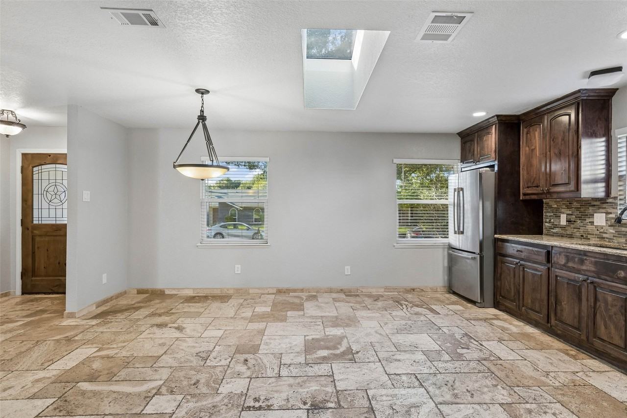 921 Harvest Glen Dr - Photo 4 of 32