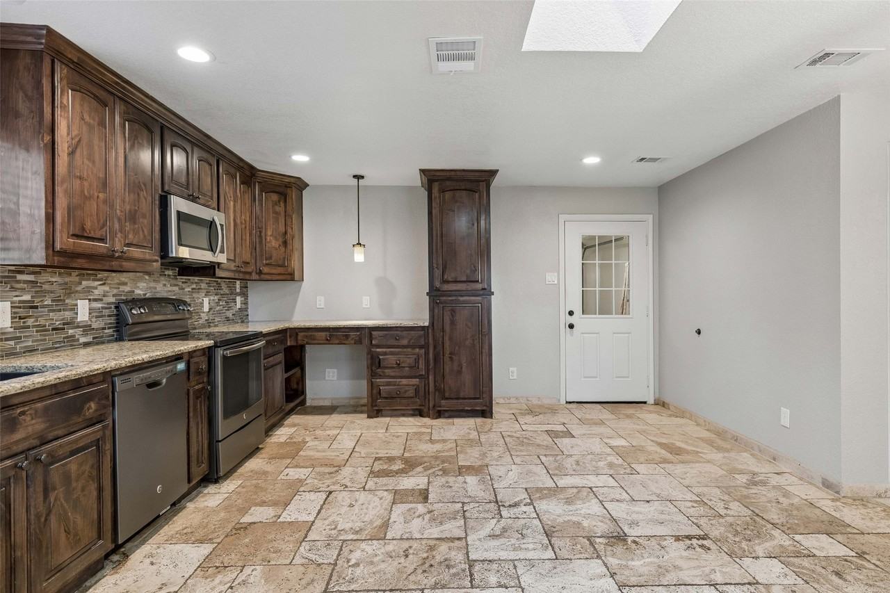 921 Harvest Glen Dr - Photo 7 of 32