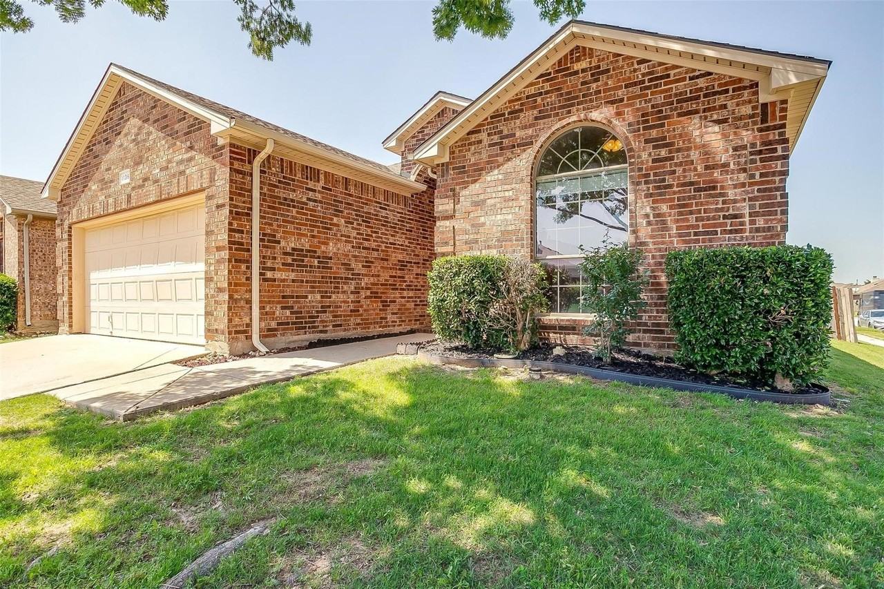 1136 Roping Reins Way - Photo 3 of 30