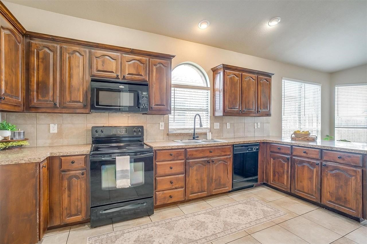 1136 Roping Reins Way - Photo 7 of 30