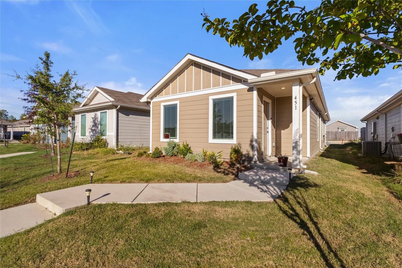 451 Eagle Wind Way - Photo 2 of 17