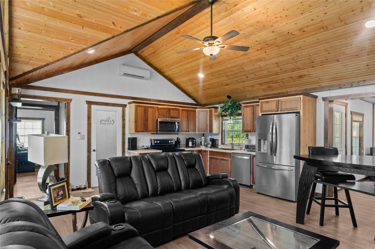 1001 County Road 1350 - Photo 4 of 28