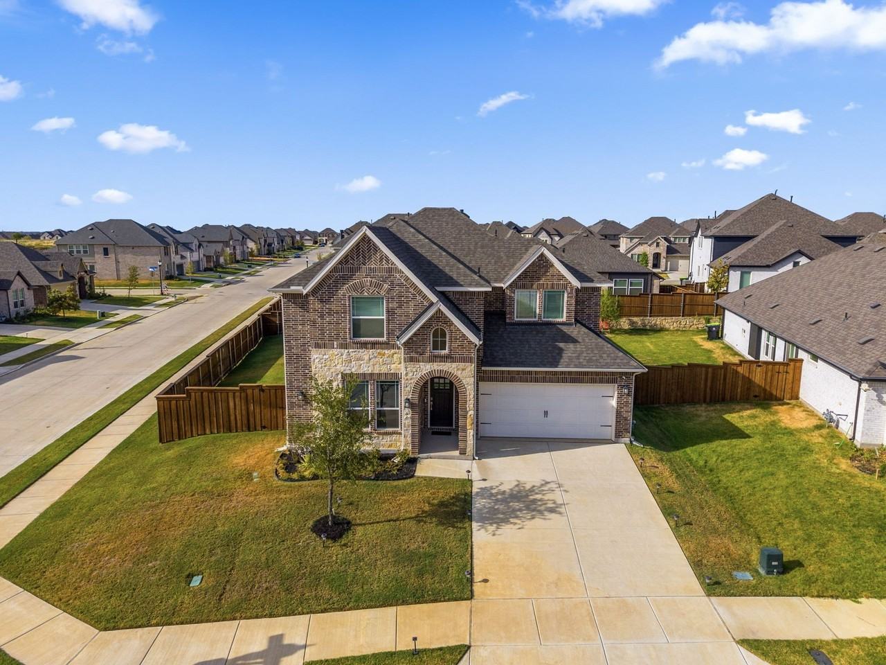 14546 Curie Ct - Photo 2 of 33