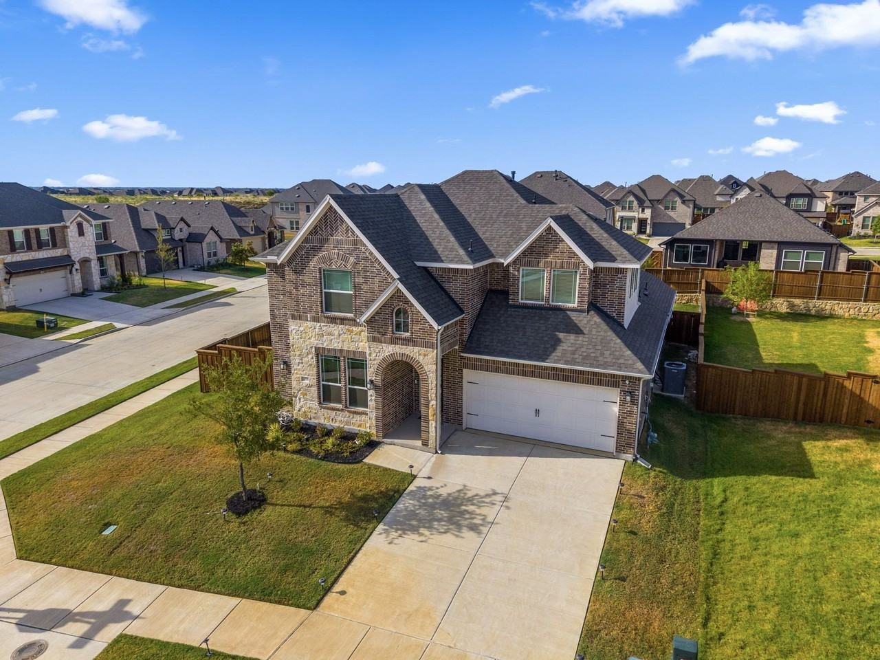 14546 Curie Ct - Photo 4 of 33