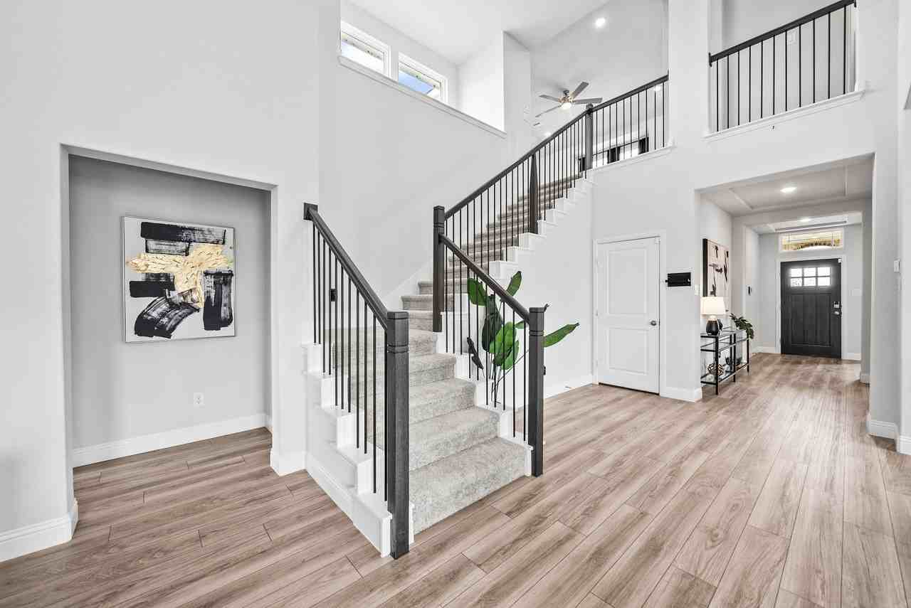 14546 Curie Ct - Photo 7 of 33