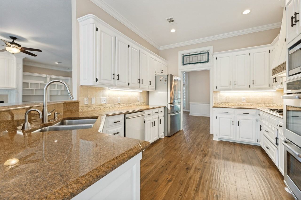529 Chippendale Dr - Photo 5 of 28