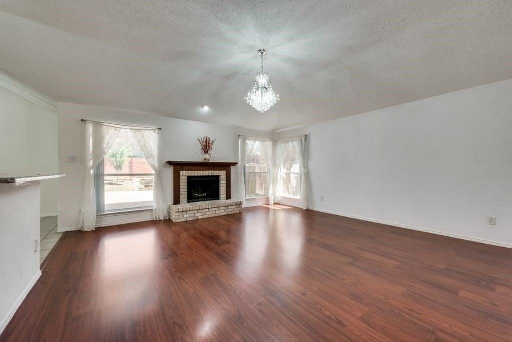325 Crestview Dr - Photo 4 of 15