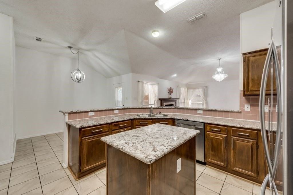 325 Crestview Dr - Photo 5 of 15