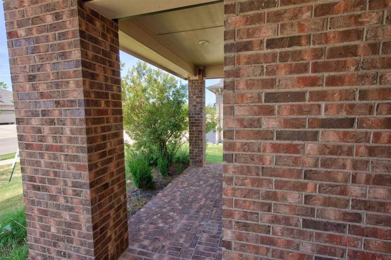 1203 Larkspur Ln - Photo 4 of 34