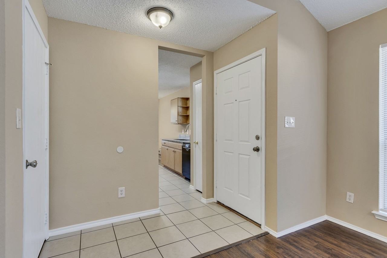 2920 Newport Ave - Photo 5 of 25